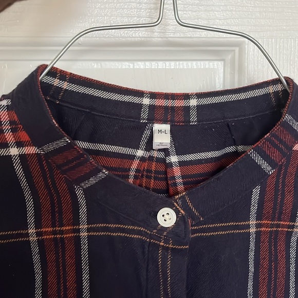 Uniqlo crew neck thigh long button down shirt with pockets M-L - Picture 3 of 7